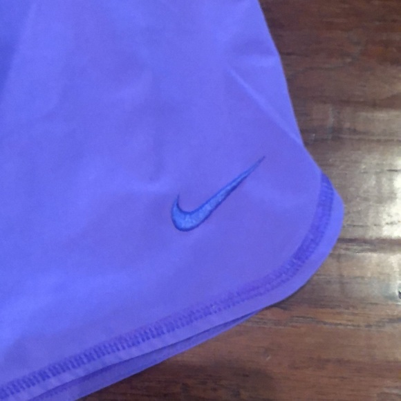 Nike Women’s Medium 2 in 1 Dri-Fit Shorts - Picture 2 of 7